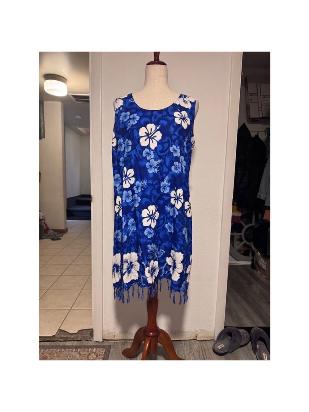 Hawaiian looking blue white dress sz med Want! Thailand rayon